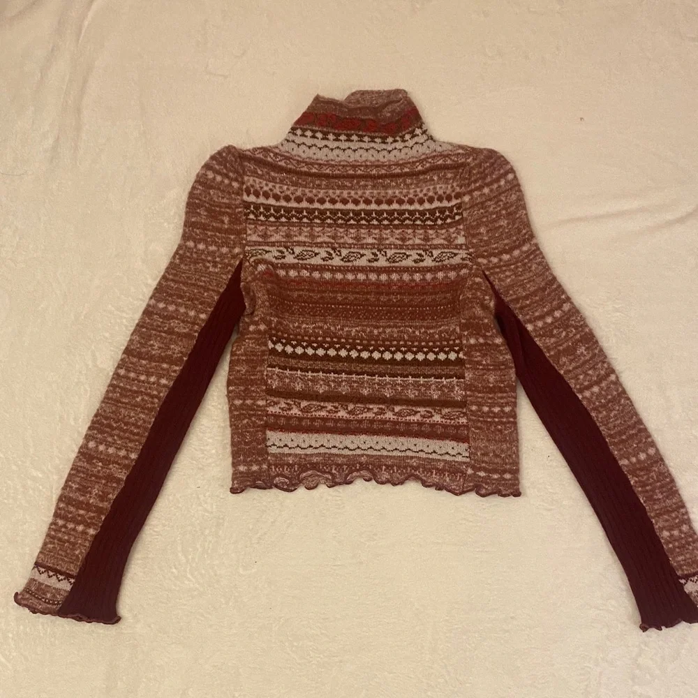 Free People Maroon and White Turtleneck Sweater